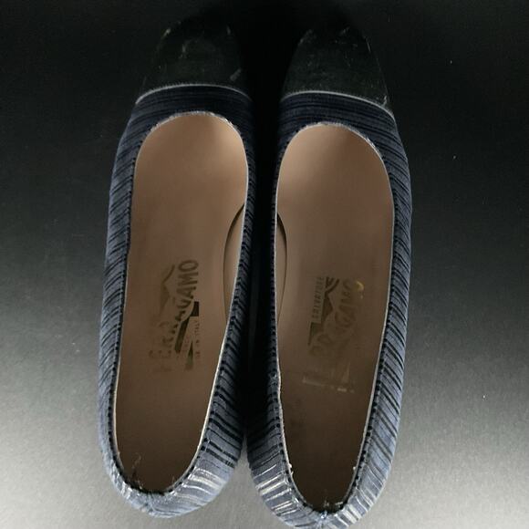 Salvatore Ferragamo Women's Size 7.5 B Patent Leather Classic Pumps Slip Heels - Picture 8 of 9